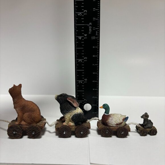 Boyds Bears Figurine with Animals in Red and White - Picture 13 of 13